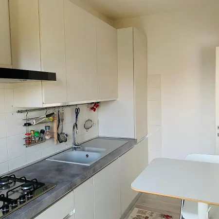 Apartamento Trilocale In Zona Bocconi/navigli Milán